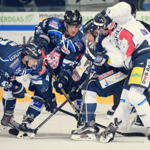 (L-R) Vladislav Filin, John Koslowski von den Dresdner Eislöwen während des Spiels zwischen Dresdner Eislöwen gegen Eisbären Berlin am 15.08.2015 in Bietigheim, Deutschland. (Foto von City-Press GbR)