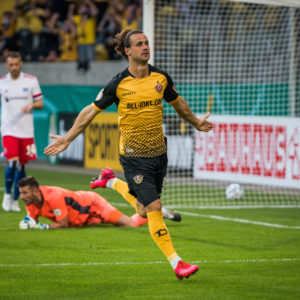 Dresdens Yannick Stark jubelt nach seinem Treffer zum 1:0;
SG Dynamo Dresden - Hamburger SV; Fußball; DFB-Pokal; 1. Runde; Saison 2020/2021; Rudolf-Harbig-Stadion; Dresden; 14. September 2020; Foto: Dennis Hetzschold