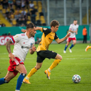 Dresdens Patrick Weihrauch am Ball;
SG Dynamo Dresden - Hamburger SV; Fußball; DFB-Pokal; 1. Runde; Saison 2020/2021; Rudolf-Harbig-Stadion; Dresden; 14. September 2020; Foto: Dennis Hetzschold