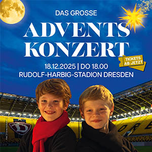 Plakat für „Das große Adventskonzert“ am 18.12.2025 um 18:00 Uhr im Rudolf-Harbig-Stadion Dresden. Im Vordergrund stehen zwei lächelnde Jungen in dunkler Kleidung mit roten Schals, vermutlich Mitglieder der Dresdner Kapellknaben. Im Hintergrund das beleuchtete Stadion mit weihnachtlichen Elementen wie Stern und Mond. Gelbes Banner mit dem Hinweis „Tickets ab jetzt“. Unten Logos der Mitwirkenden (Dresdner Kapellknaben, Clara Bell Orchester, O-Töne, Dresdner Kreuzchor) sowie die Website adventskonzert.de.